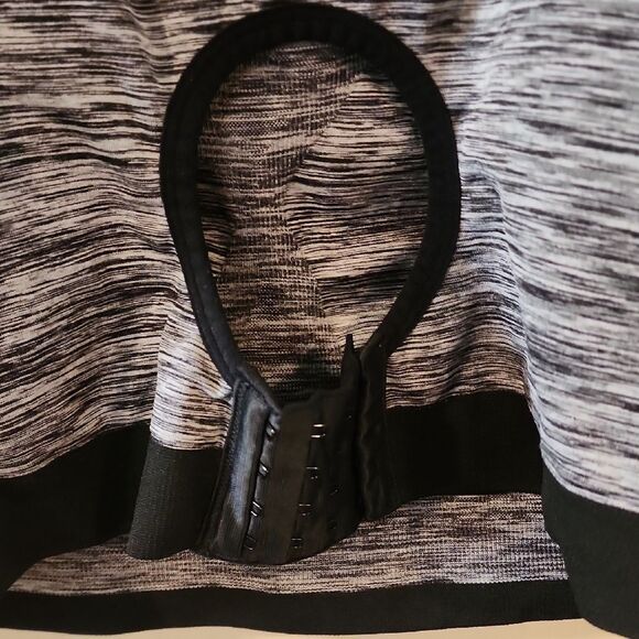 Livi Active 22-24 Gray and Black Sports Bra with Racerback - Picture 5 of 5
